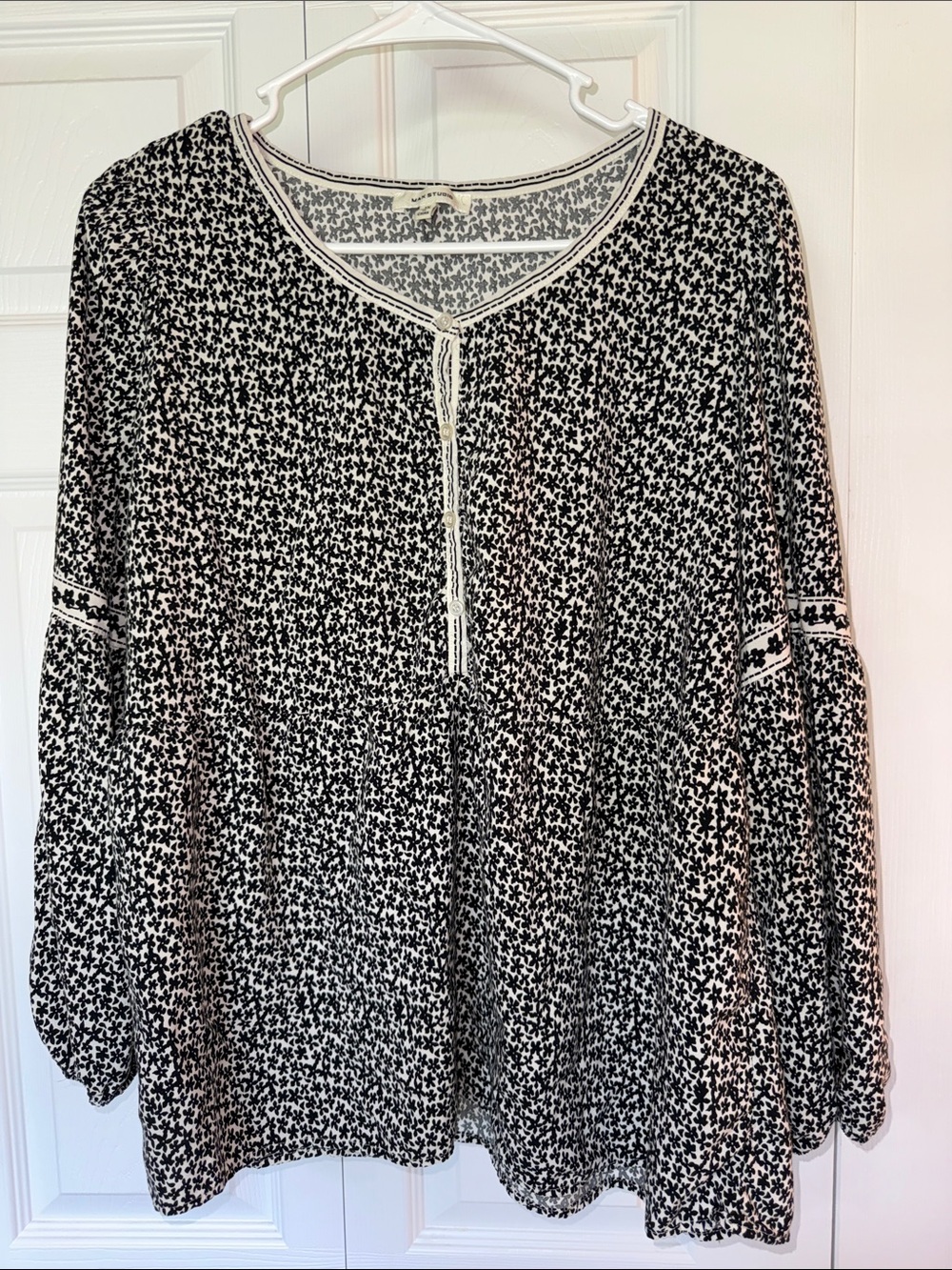 Max Studio Plus Size 1x Top Black/White Floral Long Sleeve Button Detail